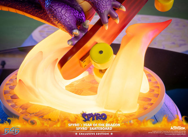 Spyro™: Year of the Dragon - Spyro™ Skateboard (Exclusive Edition) (01ac9755-0510-45bd-b77e-00087406a434.jpg)