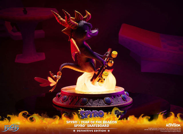 Spyro™: Year of the Dragon - Spyro™ Skateboard (Definitive Edition) (0251ec93-3f97-49d9-a12b-fa8491ab5bfd.jpg)