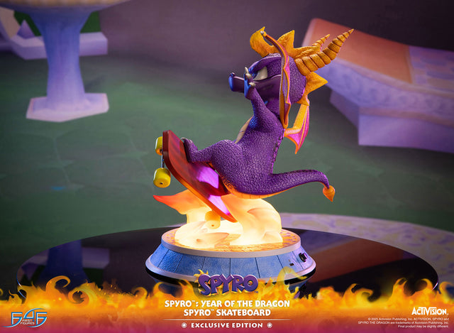 Spyro™: Year of the Dragon - Spyro™ Skateboard (Exclusive Edition) (075ad576-2967-4008-991f-248d6a96c391.jpg)