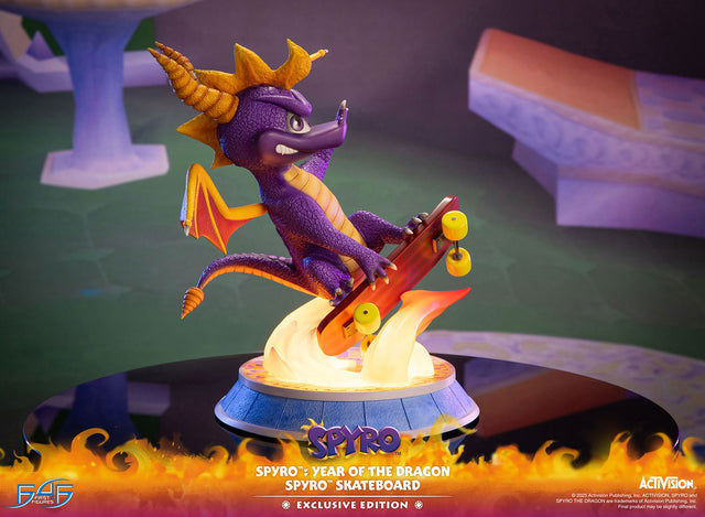 Spyro™: Year of the Dragon - Spyro™ Skateboard (Exclusive Edition) (155b2dee-376e-47b7-89c2-730e0a70d728.jpg)