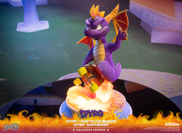 Spyro™: Year of the Dragon - Spyro™ Skateboard (Exclusive Edition) (195cda23-e3ab-4b74-8f7e-01e20d740f8a.jpg)