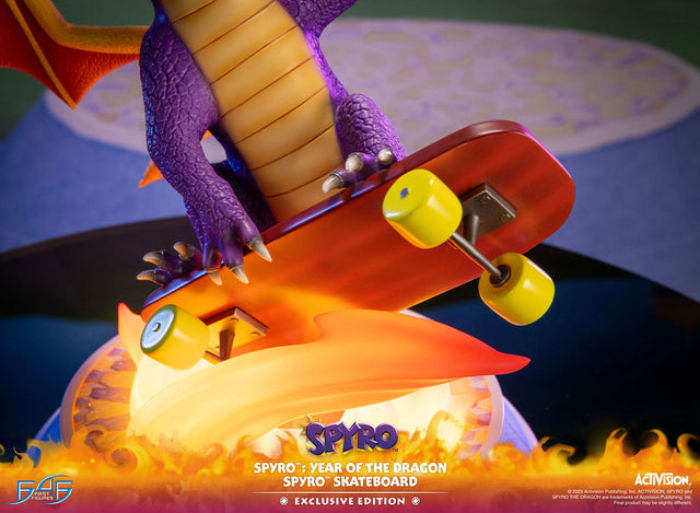 Spyro™: Year of the Dragon - Spyro™ Skateboard (Exclusive Edition) (3f65c604-486f-4a76-81e3-f372cc1a19c8.jpg)
