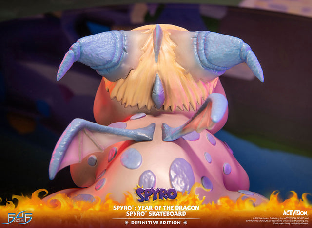 Spyro™: Year of the Dragon - Spyro™ Skateboard (Definitive Edition) (4d4b16a0-abb8-4b94-8cbd-2c6a35fd614c.jpg)