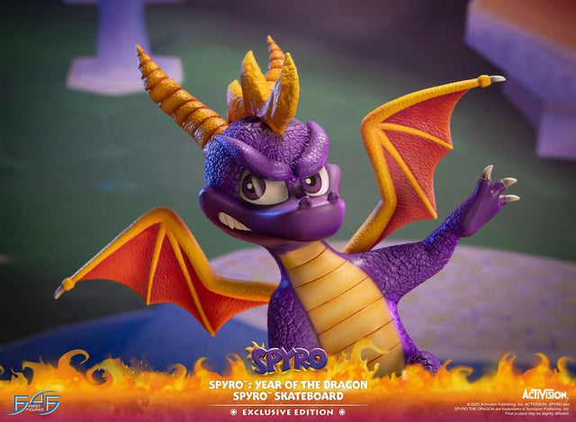 Spyro™: Year of the Dragon - Spyro™ Skateboard (Exclusive Edition) (57c25881-045b-40bb-8fe7-099b08b29c31.jpg)