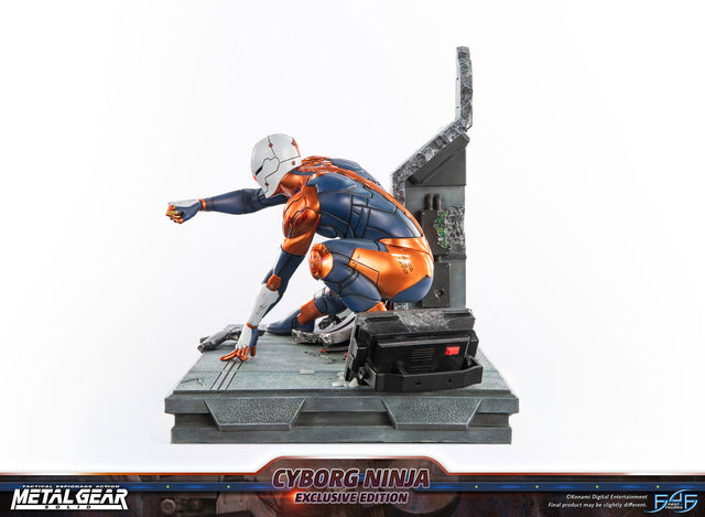 Metal Gear Solid - Cyborg Ninja (Gray Fox) (Exclusive Edition) (58633162-7b1d-4346-a432-de2dfbfbc51d.jpg)