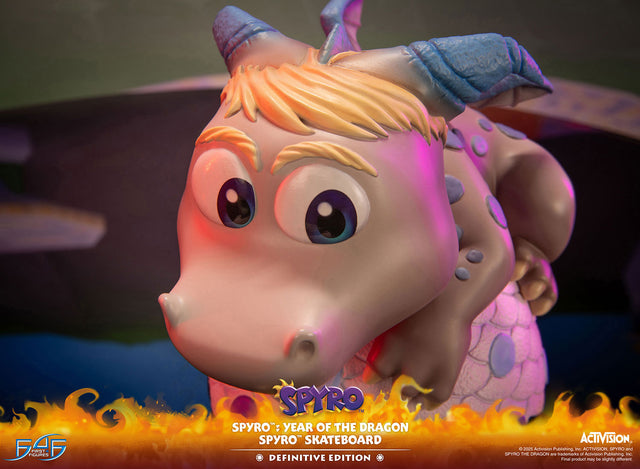 Spyro™: Year of the Dragon - Spyro™ Skateboard (Definitive Edition) (5ed0d0e2-ff70-4144-b683-51699e6cea20.jpg)