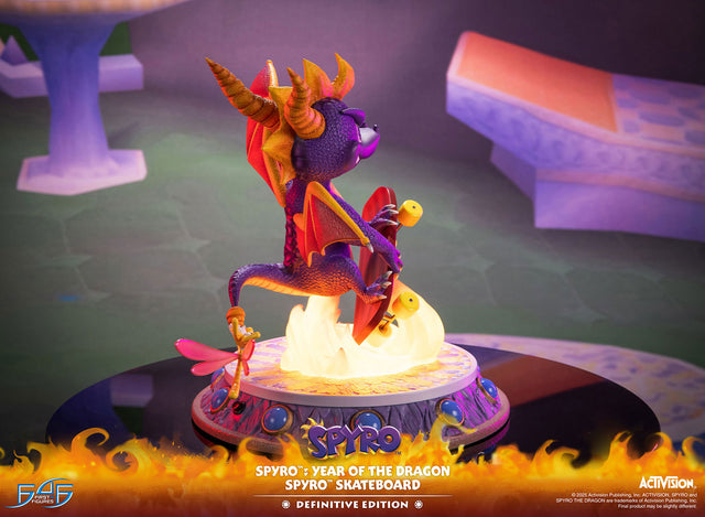 Spyro™: Year of the Dragon - Spyro™ Skateboard (Definitive Edition) (6b6b6e7c-91a2-4876-9d4f-4a688b0d97c9.jpg)