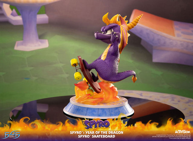 Spyro™: Year of the Dragon - Spyro™ Skateboard (71da61f4-903a-4829-add2-dc1440a49dbb.jpg)