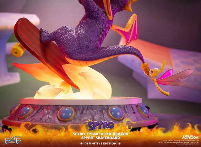 Spyro™: Year of the Dragon - Spyro™ Skateboard (Definitive Edition) (727fcdfa-5db0-4b11-a6b2-3be034fd2d08.jpg)