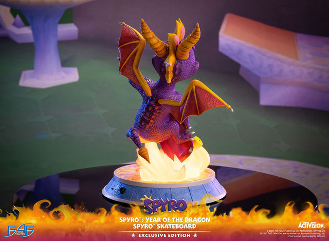 Spyro™: Year of the Dragon - Spyro™ Skateboard (Exclusive Edition) (7895513d-20ec-4e64-91c4-400397f6d46c.jpg)