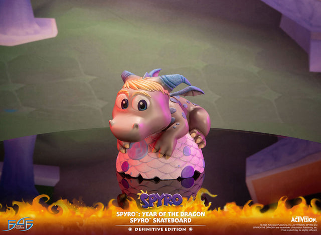Spyro™: Year of the Dragon - Spyro™ Skateboard (Definitive Edition) (84fc5b47-25e2-4a5f-98f0-de5c0be79a7e.jpg)