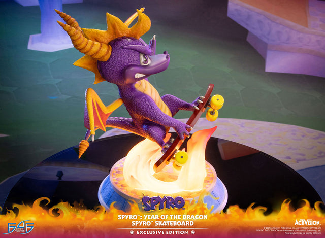 Spyro™: Year of the Dragon - Spyro™ Skateboard (Exclusive Edition) (862bab8a-e52a-4082-a8da-9025420a4388.jpg)