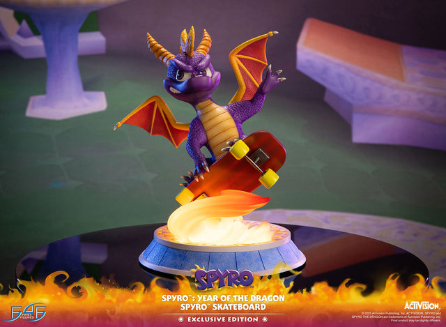 Spyro™: Year of the Dragon - Spyro™ Skateboard (Exclusive Edition) (912c3fa6-107f-4ff0-99aa-c4f7791f0b8a.jpg)