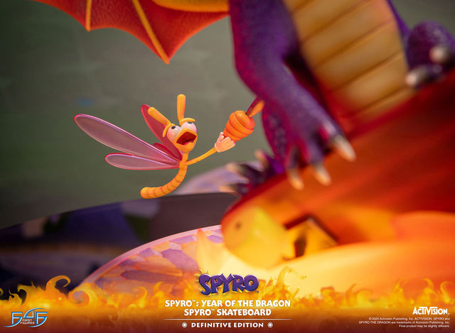 Spyro™: Year of the Dragon - Spyro™ Skateboard (Definitive Edition) (9167807e-462f-4582-85dd-a1a8dc432ad1.jpg)