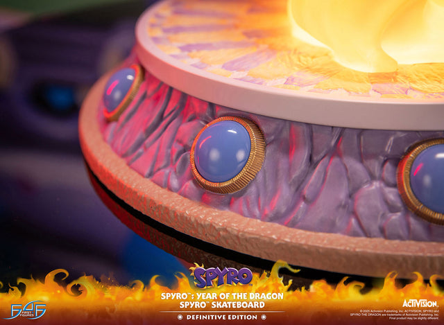 Spyro™: Year of the Dragon - Spyro™ Skateboard (Definitive Edition) (9e56f791-f44a-41fd-96e2-1d4dcfa13c0a.jpg)