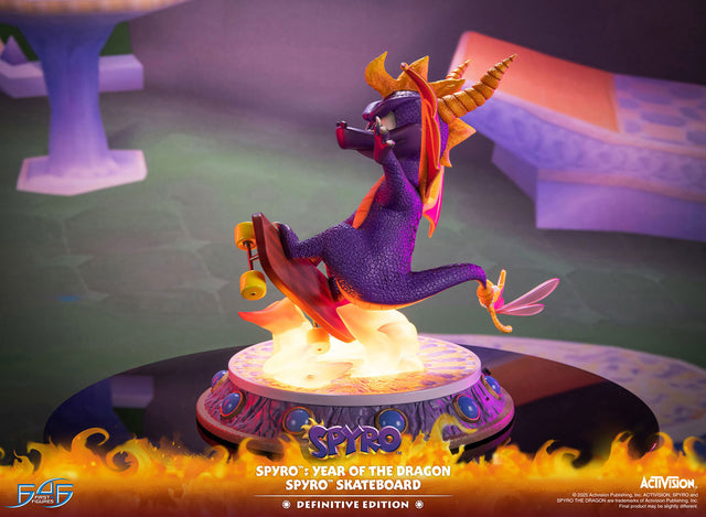 Spyro™: Year of the Dragon - Spyro™ Skateboard (Definitive Edition) (9f18e83a-3847-41cf-81e9-5085ed392f26.jpg)