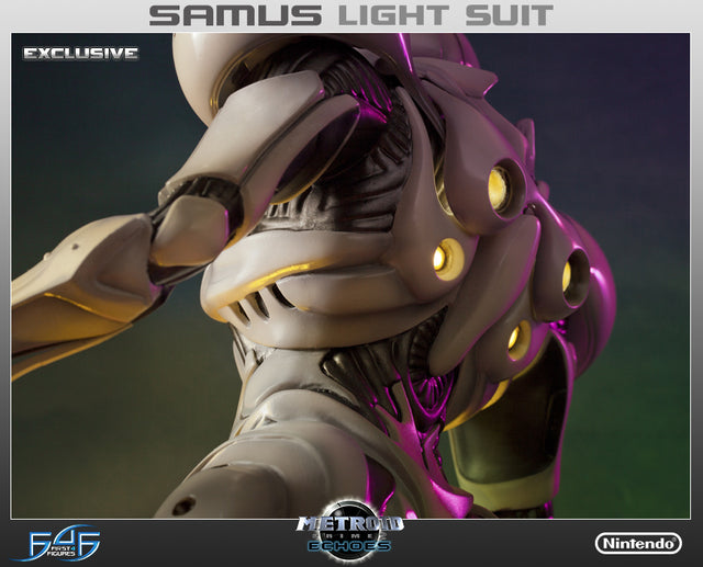 Samus Light Suit Exclusive (MPLSX051.jpg)