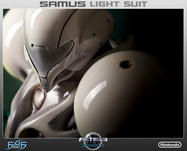 Samus Light Suit Exclusive (MPLSX063.jpg)