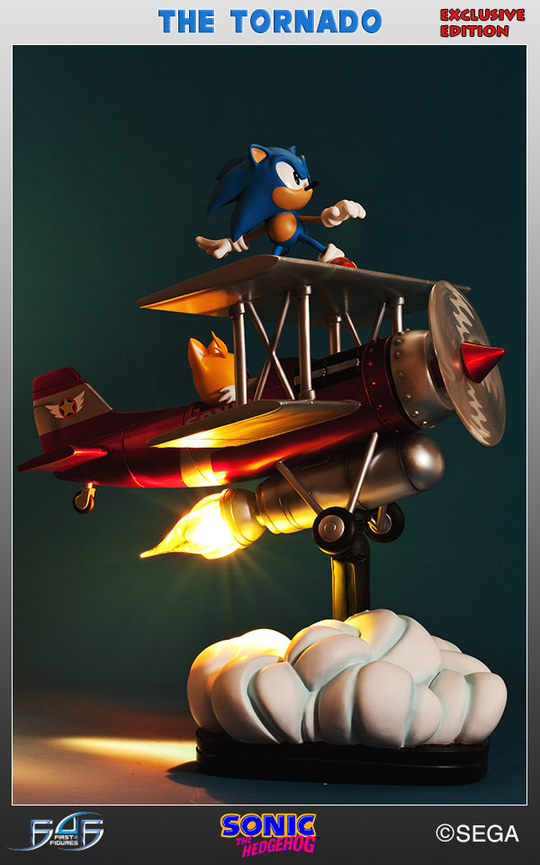 Sonic "The Tornado" Diorama Exclusive (SNTORX006.jpg)