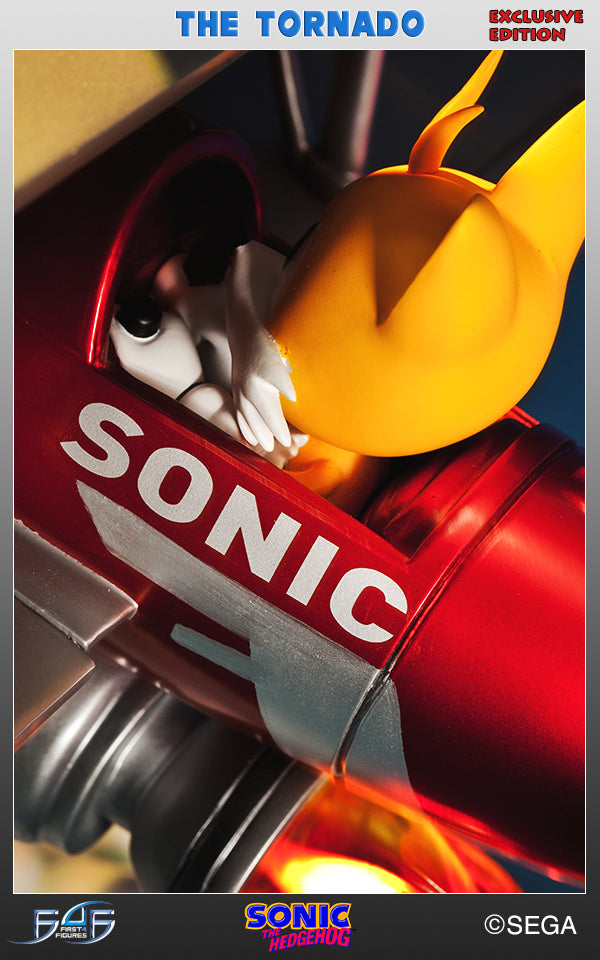 Sonic "The Tornado" Diorama Exclusive (SNTORX019.jpg)