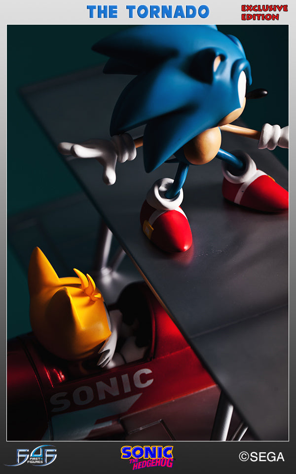 Sonic "The Tornado" Diorama Exclusive (SNTORX021.jpg)