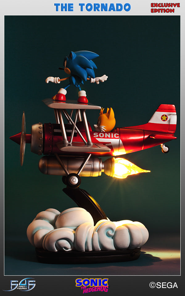 Sonic "The Tornado" Diorama Exclusive (SNTORX026.jpg)