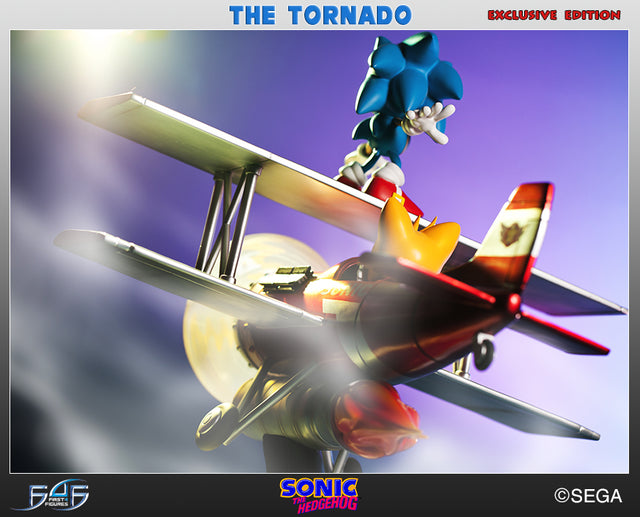 Sonic "The Tornado" Diorama Exclusive (SNTORX035.jpg)