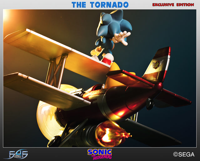 Sonic "The Tornado" Diorama Exclusive (SNTORX046.jpg)