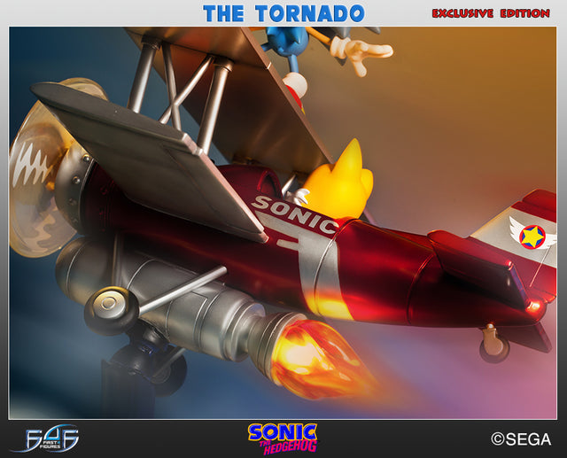 Sonic "The Tornado" Diorama Exclusive (SNTORX047.jpg)
