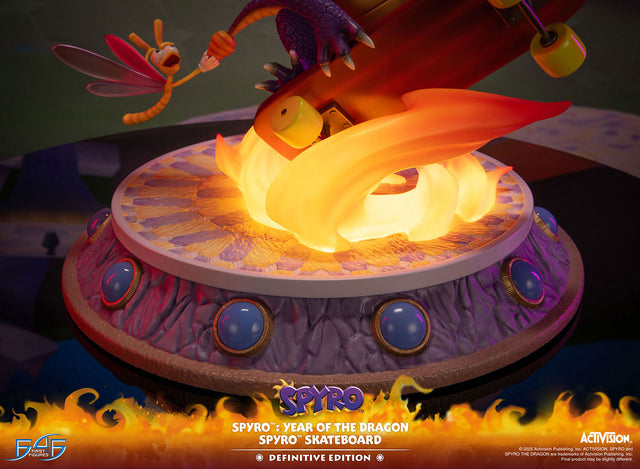 Spyro™: Year of the Dragon - Spyro™ Skateboard (Definitive Edition) (a21591a7-36df-4e65-8c73-adec4fc73fbb.jpg)