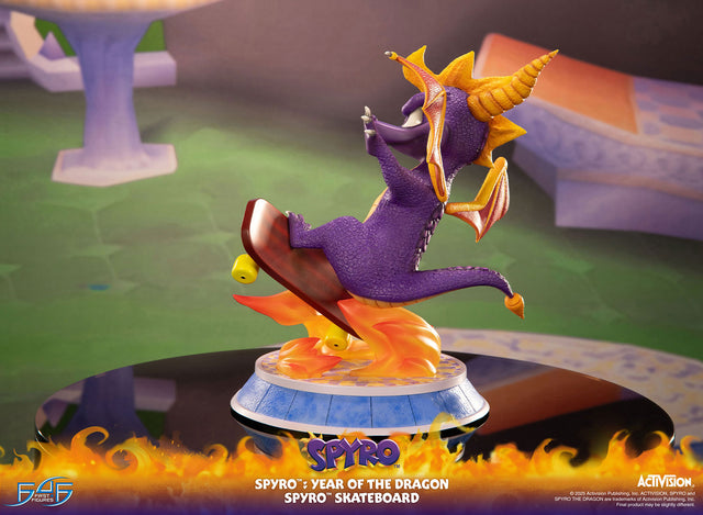 Spyro™: Year of the Dragon - Spyro™ Skateboard (acbbbcb7-138b-416a-ae87-512c0de3673a.jpg)