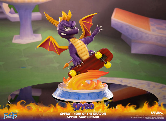 Spyro™: Year of the Dragon - Spyro™ Skateboard (b6c68784-41dd-4311-9b84-4450baac5723.jpg)
