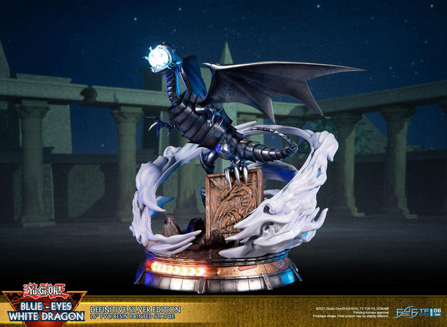 Yu-Gi-Oh! – Blue-Eyes White Dragon (Definitive Silver Edition) (bewd-silverdef-web-04.jpg)