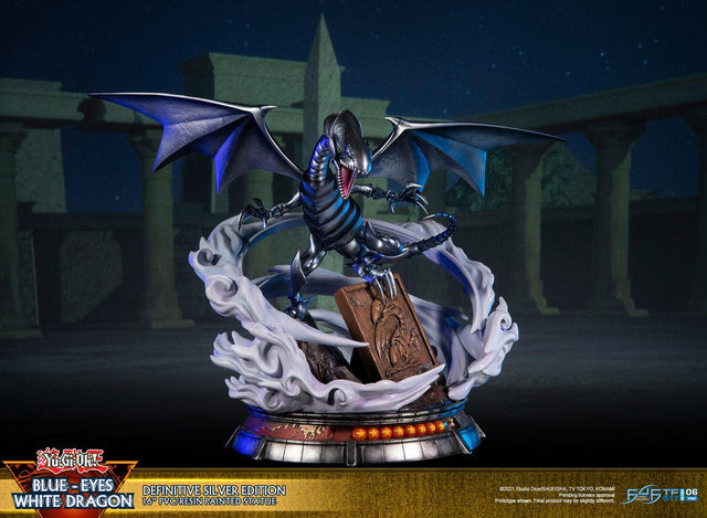 Yu-Gi-Oh! – Blue-Eyes White Dragon (Definitive Silver Edition) (bewd-silverdef-web-29.jpg)