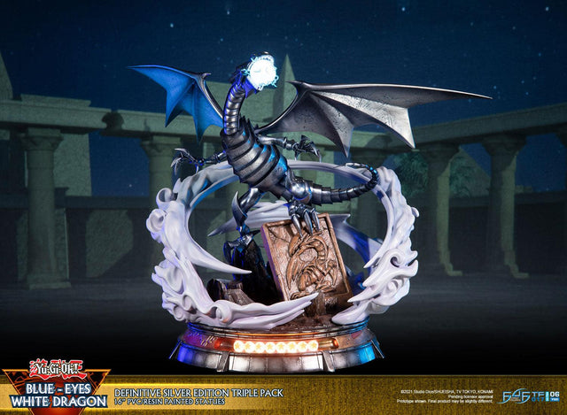 Yu-Gi-Oh! – Blue-Eyes White Dragon (Definitive Silver Edition Triple Pack) (bewd-silverdefx3-web-03.jpg)