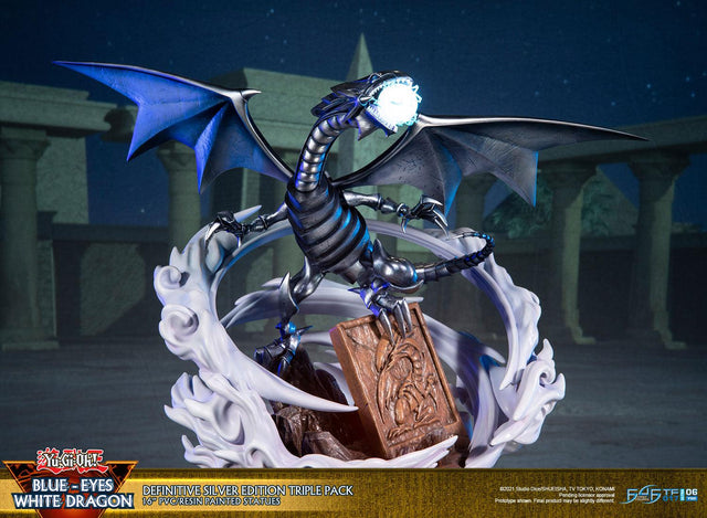 Yu-Gi-Oh! – Blue-Eyes White Dragon (Definitive Silver Edition Triple Pack) (bewd-silverdefx3-web-10.jpg)