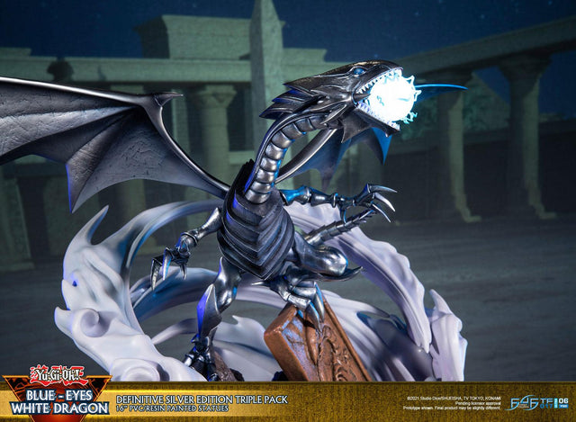 Yu-Gi-Oh! – Blue-Eyes White Dragon (Definitive Silver Edition Triple Pack) (bewd-silverdefx3-web-13.jpg)