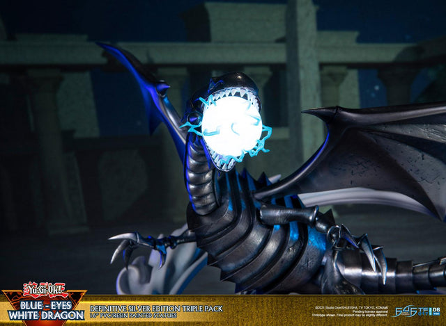 Yu-Gi-Oh! – Blue-Eyes White Dragon (Definitive Silver Edition Triple Pack) (bewd-silverdefx3-web-14.jpg)