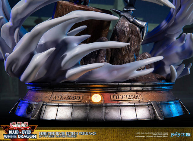 Yu-Gi-Oh! – Blue-Eyes White Dragon (Definitive Silver Edition Triple Pack) (bewd-silverdefx3-web-16.jpg)