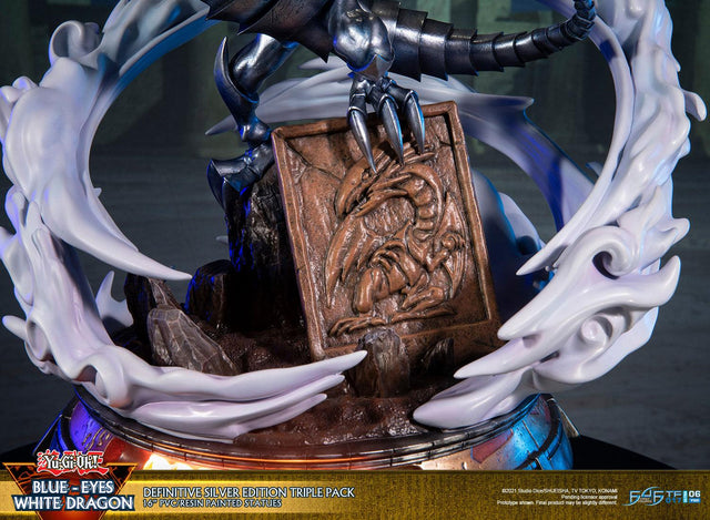 Yu-Gi-Oh! – Blue-Eyes White Dragon (Definitive Silver Edition Triple Pack) (bewd-silverdefx3-web-19.jpg)