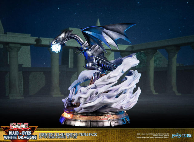 Yu-Gi-Oh! – Blue-Eyes White Dragon (Definitive Silver Edition Triple Pack) (bewd-silverdefx3-web-22.jpg)