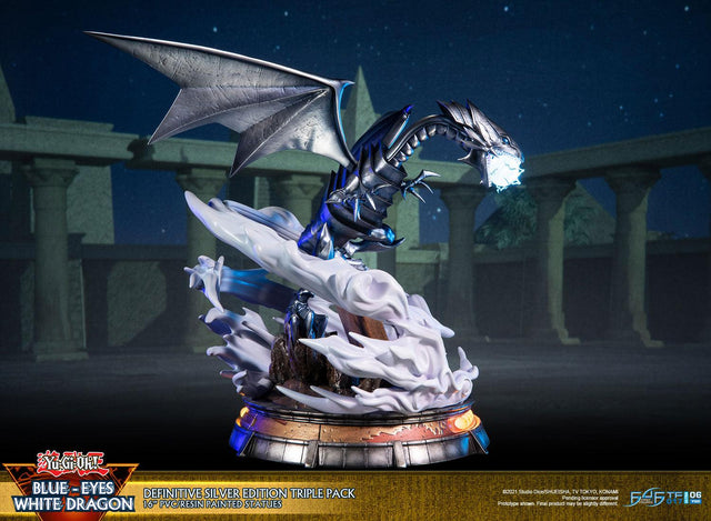 Yu-Gi-Oh! – Blue-Eyes White Dragon (Definitive Silver Edition Triple Pack) (bewd-silverdefx3-web-24.jpg)