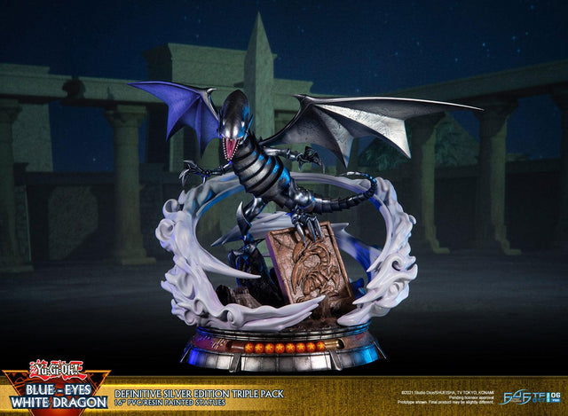 Yu-Gi-Oh! – Blue-Eyes White Dragon (Definitive Silver Edition Triple Pack) (bewd-silverdefx3-web-28.jpg)