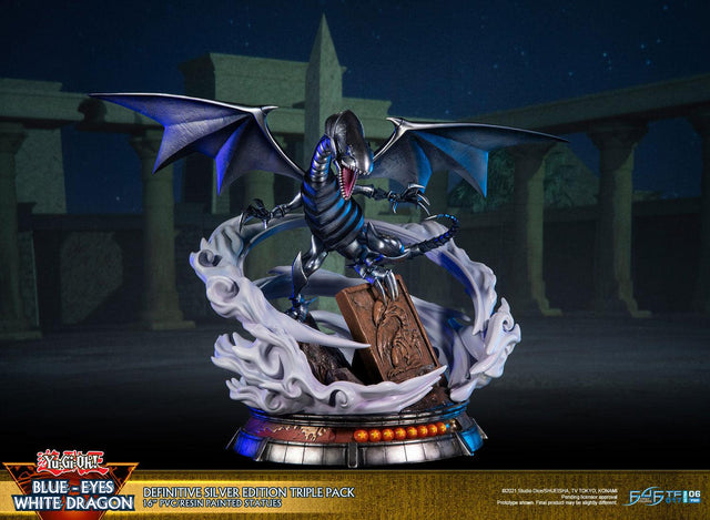 Yu-Gi-Oh! – Blue-Eyes White Dragon (Definitive Silver Edition Triple Pack) (bewd-silverdefx3-web-29.jpg)
