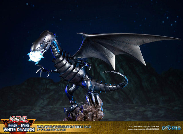 Yu-Gi-Oh! – Blue-Eyes White Dragon (Exclusive Silver Edition Triple Pack) (bewd-silverexcx3-web-17.jpg)