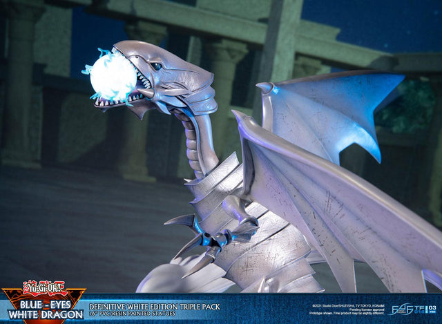 Yu-Gi-Oh! – Blue-Eyes White Dragon (Definitive White Edition Triple Pack) (bewd-whitedefx3-web-14.jpg)
