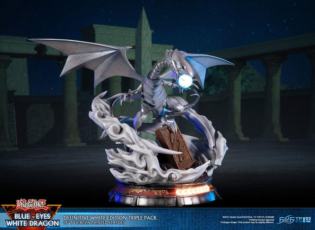 Yu-Gi-Oh! – Blue-Eyes White Dragon (Definitive White Edition Triple Pack) (bewd-whitedefx3-web-28.jpg)