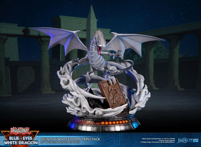 Yu-Gi-Oh! – Blue-Eyes White Dragon (Definitive White Edition Triple Pack) (bewd-whitedefx3-web-30.jpg)
