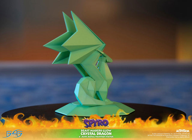 Spyro™ the Dragon - Beast Makers Glow Crystal Dragon (crystaldragon_beastmakersglow-04.jpg)