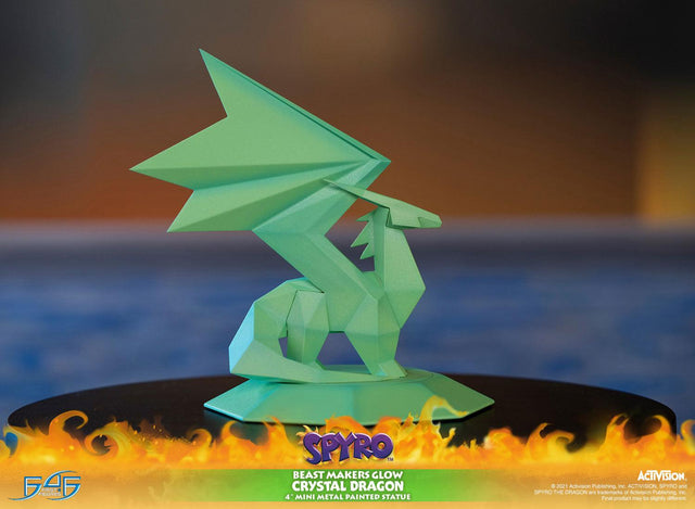 Spyro™ the Dragon - Beast Makers Glow Crystal Dragon (crystaldragon_beastmakersglow-05.jpg)